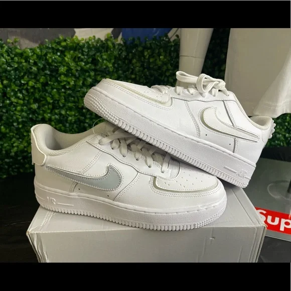 AiR FORCE 1 SE (Sz 7.5w • 6y) - Picture 2 of 4
